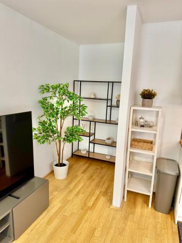 Luxury Apartment with Patio - Free Parking