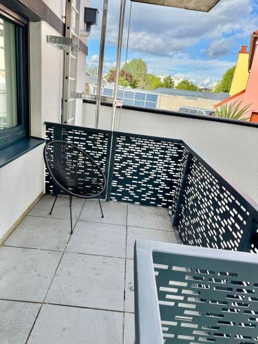 Luxury Apartment with Patio - Free Parking