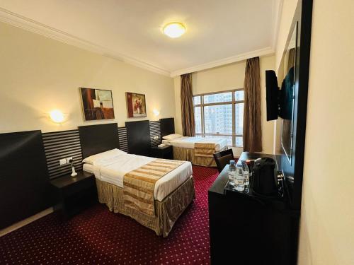 Una cama o camas en una habitación de Saif Al Majd Hotel