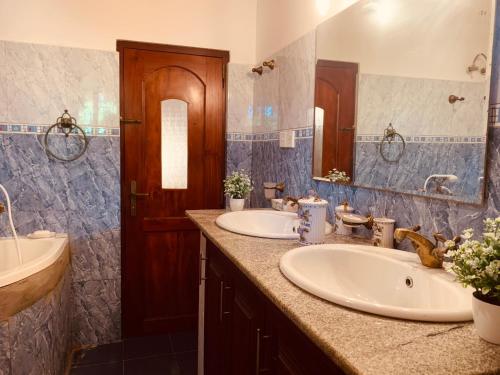 Ένα μπάνιο στο Fair Heaven Villa