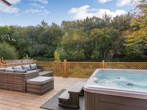 Κήπος έξω από το Waterside Lodge Five -Uk38263