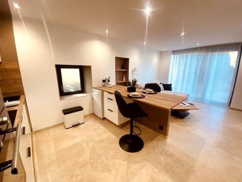 a kitchen with a desk and a table in a room at Appartement Fiorentina in Saint-Avold