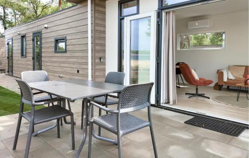 Patio nebo venkovní prostory v ubytování Pet Friendly Home In Hellendoorn With Sauna