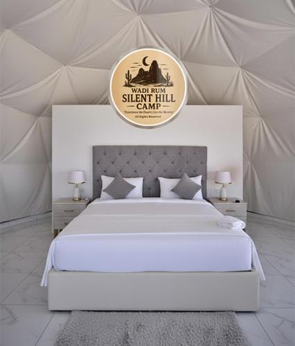 Ένα ή περισσότερα κρεβάτια σε δωμάτιο στο Wadi rum silent hill camp