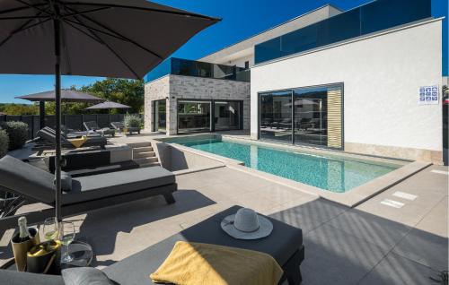 Nice Home In Labin With Sauna