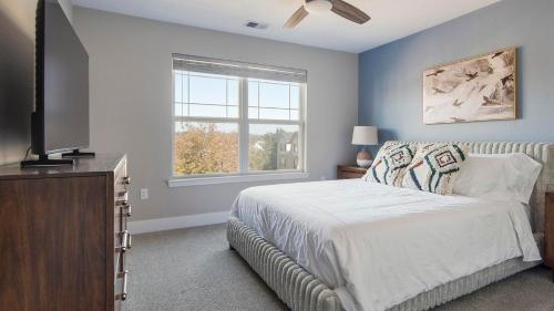 a bedroom with a bed and a flat screen tv at Landing Beautiful 2BD Gym Clubhouse in Eureka