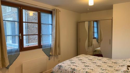 Ένα ή περισσότερα κρεβάτια σε δωμάτιο στο Elegant and cozy city center B&B