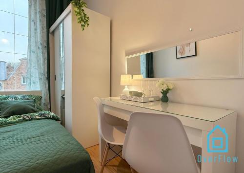 Ένα ή περισσότερα κρεβάτια σε δωμάτιο στο Jungle Room Old Town Gdansk