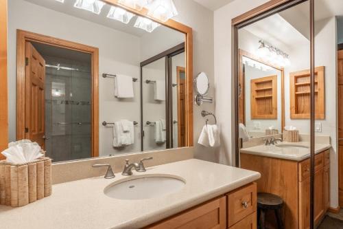 a bathroom with a sink and a large mirror at 3 Bedrooms + Loft townhome in Snowcreek Phase 3, Private Pool Table Sleeps 6 Guests, Dog Friendly in Old Mammoth