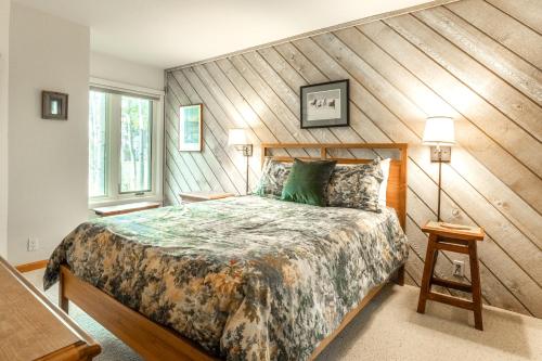 a bedroom with a large bed with a wooden wall at 3 Bedrooms + Loft townhome in Snowcreek Phase 3, Private Pool Table Sleeps 6 Guests, Dog Friendly in Old Mammoth