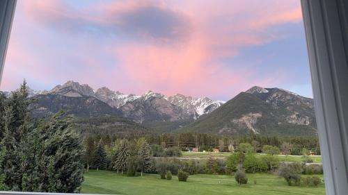 Ein allgemeiner Bergblick oder ein Berglick von der Ferienwohnung aus