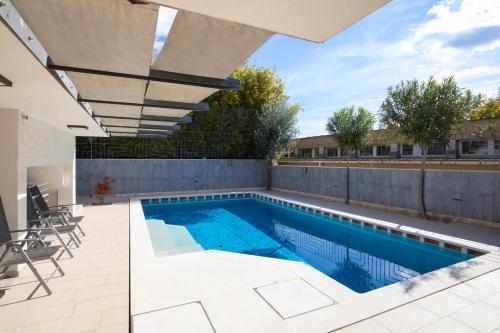 Villa Arena - pool table, table tennis, darts & more