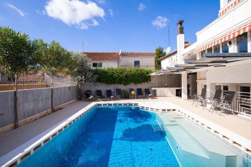 Villa Arena - pool table, table tennis, darts & more