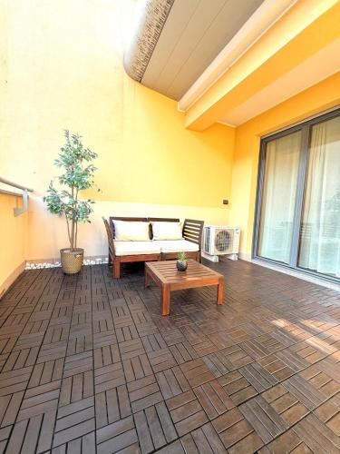 Live House-Attico, ampio e luminoso monolocale