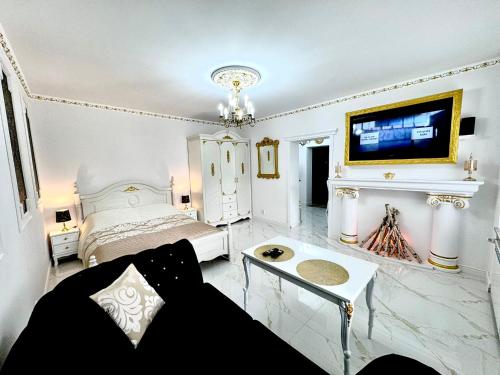 a bedroom with a bed and a tv on a wall at Apartament Królewski in Gniezno