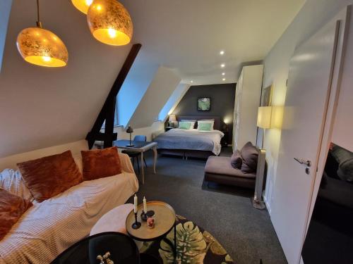 a living room with a couch and a bed at Appartement historisch centrum Antwerpen in Antwerp