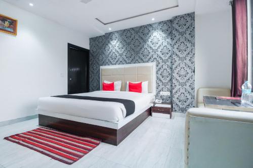 Postel nebo postele na pokoji v ubytování Hotel O Jalsa