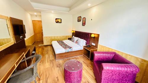 Uma TV ou centro de entretenimento em Hotel Green Ocean