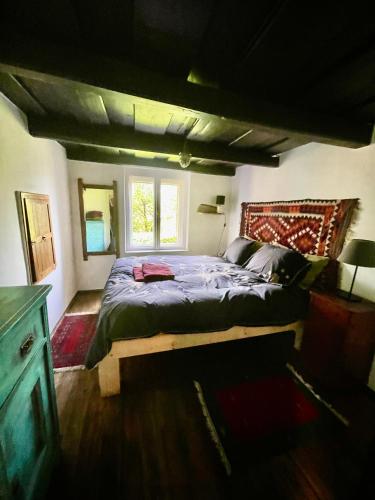 a bedroom with a large bed and a window at Kofal Pince 1 in Raposka