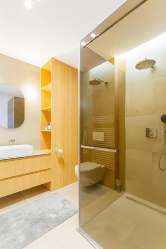 a bathroom with a shower and a toilet and a sink at Apartmán MONTARA in Donovaly