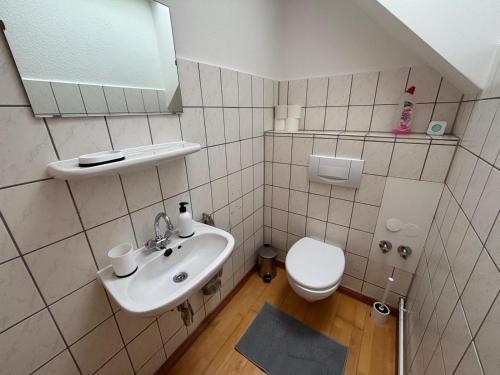 a small bathroom with a sink and a toilet at Zimmer-Bad-TV-Kühlschrank-16 in Meine