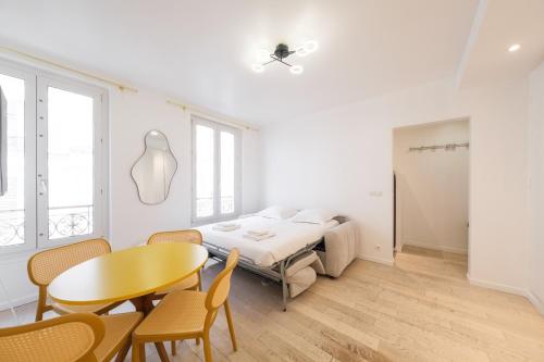 Bright Apartment - Sacré Coeur Basilica