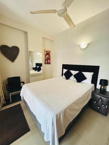 Postel nebo postele na pokoji v ubytování Marlborough 24