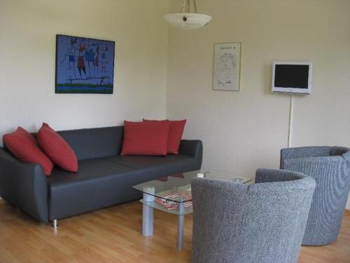a living room with a couch and two chairs at Das-Atelier in Lohme