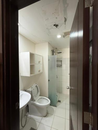 Ένα μπάνιο στο Serene Stay Woodlands 2BR