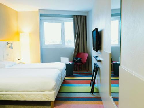 Postel nebo postele na pokoji v ubytování ibis Styles Lyon Sud Vienne