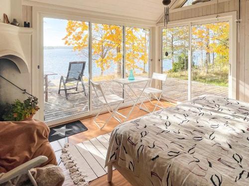 En eller flere senge i et værelse på 2 person holiday home in Bellö-By Traum