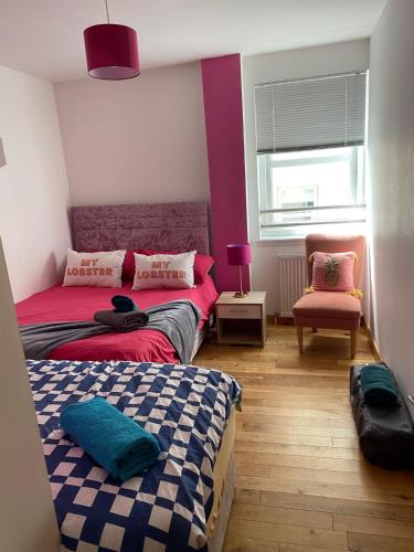 Postel nebo postele na pokoji v ubytování Georges 1Faraline court Apartment