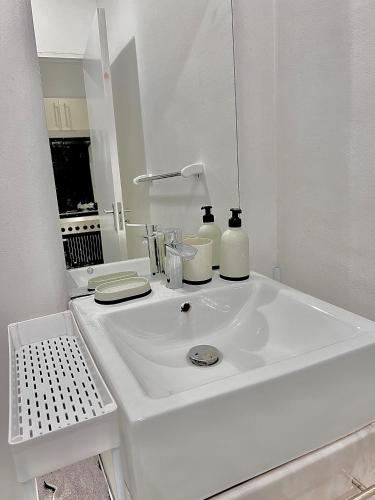 Ett badrum på C-junction studio apartment