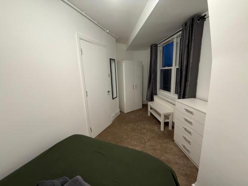 LUXURY 3 BED FLAT for 8 people close to Chelsea Stadium 5 min from the main station photo 55