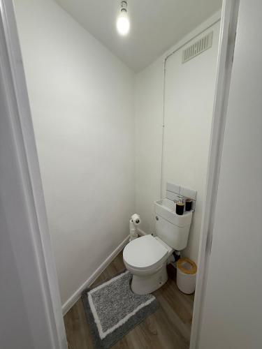 LUXURY 3 BED FLAT for 8 people close to Chelsea Stadium 5 min from the main station photo 53
