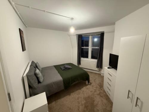 LUXURY 3 BED FLAT for 8 people close to Chelsea Stadium 5 min from the main station photo 42