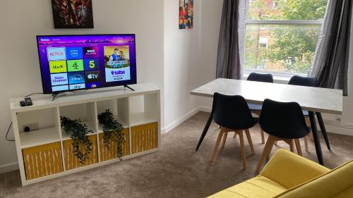 LUXURY 3 BED FLAT for 8 people close to Chelsea Stadium 5 min from the main station photo 45