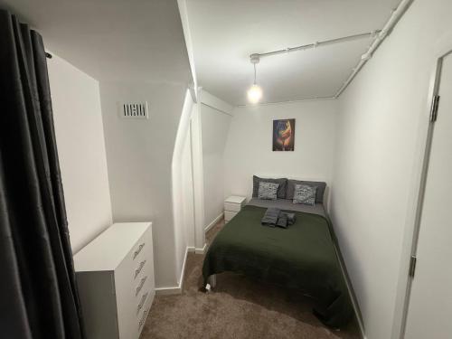 LUXURY 3 BED FLAT for 8 people close to Chelsea Stadium 5 min from the main station photo 57