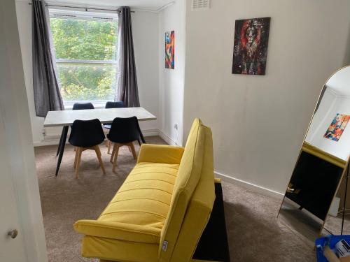 LUXURY 3 BED FLAT for 8 people close to Chelsea Stadium 5 min from the main station photo 58