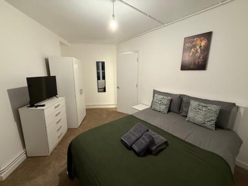 LUXURY 3 BED FLAT for 8 people close to Chelsea Stadium 5 min from the main station photo 62