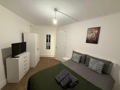 LUXURY 3 BED FLAT for 8 people close to Chelsea Stadium 5 min from the main station photo 52