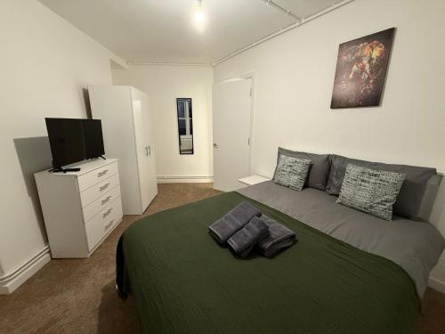 LUXURY 3 BED FLAT for 8 people close to Chelsea Stadium 5 min from the main station photo 64