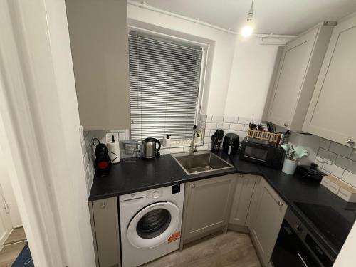 LUXURY 3 BED FLAT for 8 people close to Chelsea Stadium 5 min from the main station photo 65