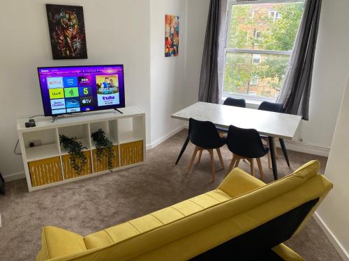 LUXURY 3 BED FLAT for 8 people close to Chelsea Stadium 5 min from the main station photo 5