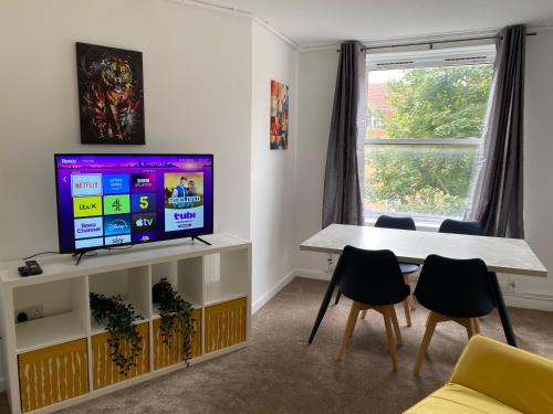 LUXURY 3 BED FLAT for 8 people close to Chelsea Stadium 5 min from the main station photo 54