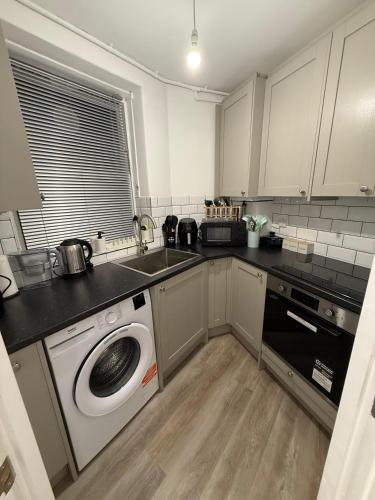 LUXURY 3 BED FLAT for 8 people close to Chelsea Stadium 5 min from the main station photo 67