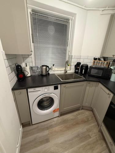 LUXURY 3 BED FLAT for 8 people close to Chelsea Stadium 5 min from the main station photo 13