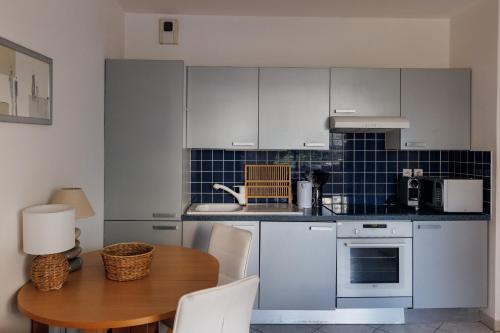 Η κουζίνα ή μικρή κουζίνα στο Studio Cannes Center - 6 min Palais of Festivals