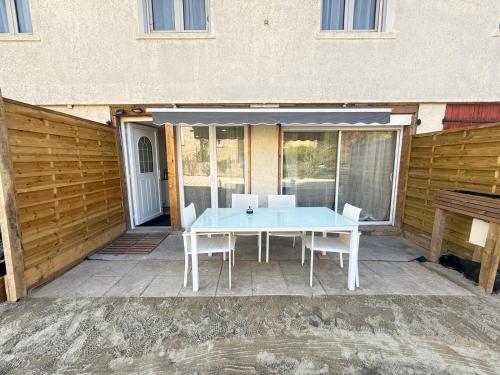 a table and chairs sitting on a patio at Appart cocooning terrasse in Lons-le-Saunier