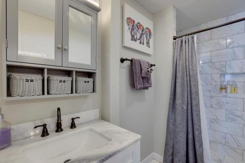 Ένα μπάνιο στο Savannah Historic Charm 4 bedroom